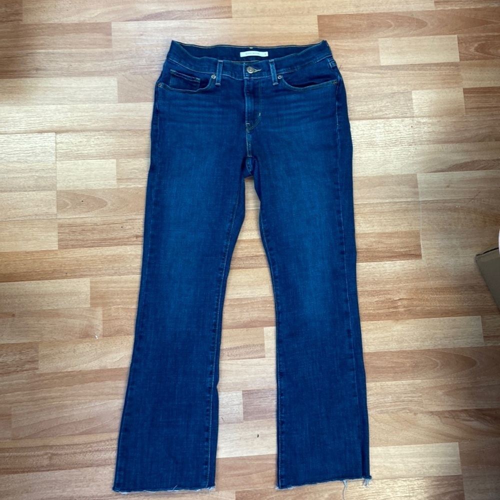 Levi’s Classic Bootcut Size 6 stretch *cut hem med/dark wash